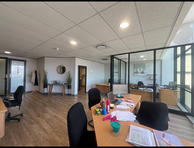 272M² OFFICE TO LET IN HYDE PARK